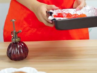 11、抹茶蛋黄酥&紫薯蛋黄酥,摇晃均匀