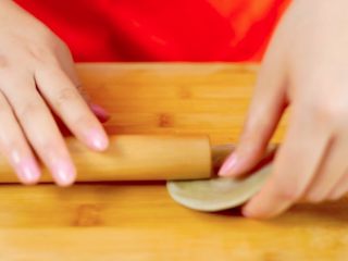 27、抹茶蛋黄酥&紫薯蛋黄酥,边上擀薄一点