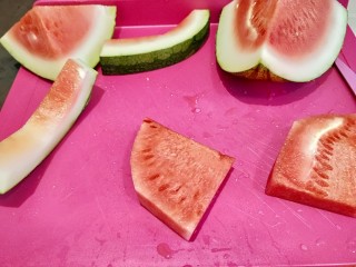 10、花样水果\拼盘,西瓜去皮。