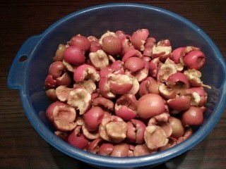 1、山楂糕,山楂1000克我是捏开去掉籽呢。