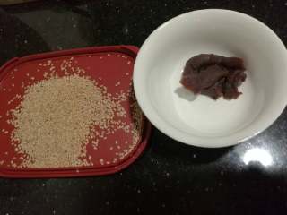 7、糯米糍,操作面积尽量小一些，用完再加料。一会还要自己收拾????