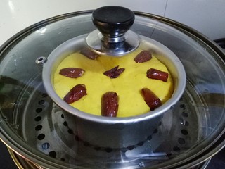 15、南瓜发糕,凉水上锅蒸，有热气后中火蒸25分钟左右