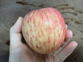 7、苹果银耳红枣汤,苹果一个