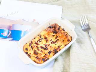 4、牛奶鸡蛋吐司布丁,很细腻的鸡蛋布丁，加了面包丁，不仅增加了饱腹感，还有一定的可嚼性。可做主食可做点心。