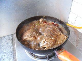 8、红烧大黄鱼, 旺火收汁，即可关火 