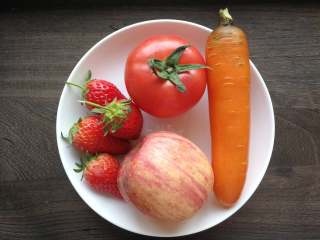 1、果蔬汁,将所有主食材准备好。