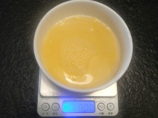 2、超软豆沙面包圈—家庭手作小点心,加入80克水。