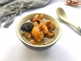 18、香菇炖猪蹄,成品