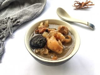 19、香菇炖猪蹄,成品