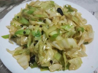 16、呛莲白,装盘，配上米饭，很不错的。