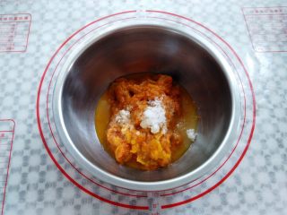 8、椰香南瓜派,加入白砂糖