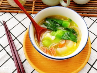 12、快手菜，腊肉番茄豆腐汤,起锅