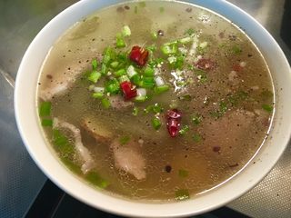 11、「吃货久久」泡饭也好好吃的冬瓜肉片汤,最后撒点葱花 胡椒粉 完成啦 家里虾皮吃完了 有的话加一点