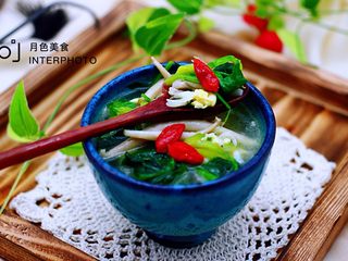 17、菠菜白玉菇虾皮汤,诱惑到你没有