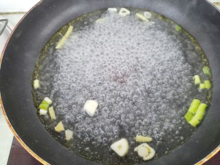 11、鸡蛋紫菜汤,烧开