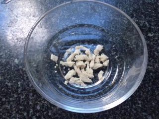 8、鸡肉土豆泥,捞出放冷水备用