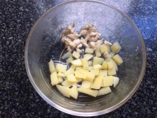 11、鸡肉土豆泥,鸡肉土豆放一起