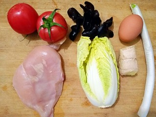 1、酸汤鸡滑――年腻后的开胃下饭菜,准备食材。