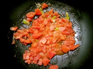 6、酸汤鸡滑――年腻后的开胃下饭菜,煸炒成西红柿酱。