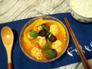 14、酸汤鸡滑――年腻后的开胃下饭菜,冬夜训练后的这一碗酸汤鸡滑既暖心又暖胃。