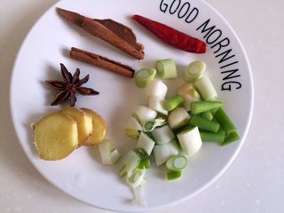 4、板栗烧排骨,准备配料