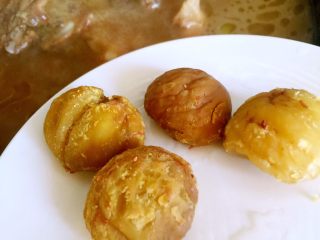 11、板栗烧排骨,放入板栗