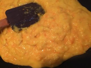 4、金桔果酱,果泥倒入平底锅