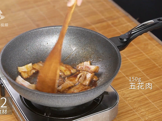 8、深夜食堂里的招牌菜,一道温暖人心的大锅菜,加入150g五花肉