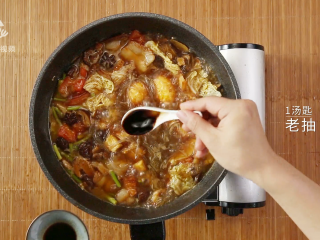 18、深夜食堂里的招牌菜,一道温暖人心的大锅菜,加入1汤匙老抽
