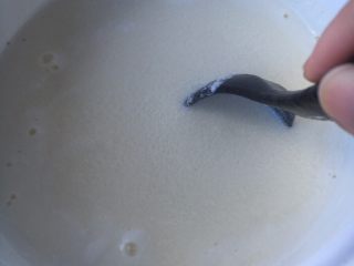 9、家庭版奶油奶酪,转小火煮两分钟，不断搅拌