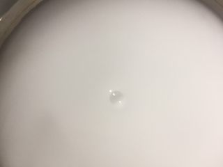 2、家庭版锅包肉,适量水化开静止20分钟让其水粉分离