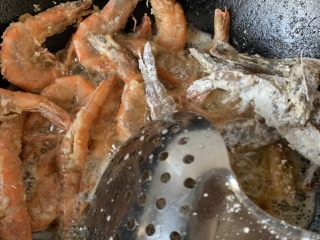 9、冬日暖心菜—椒盐虾,小火