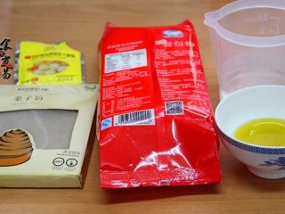 1、板栗馅柔软小餐包,称量好所有食材【没有橄榄油可以换成玉米油或菜籽油】