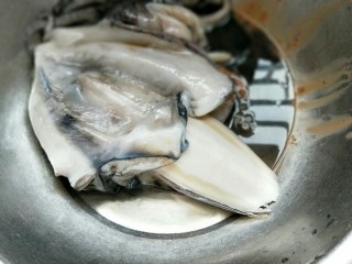 2、家宴-洋葱炒墨鱼,之后再处理内脏，头部。