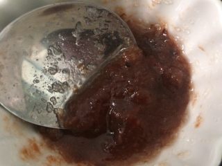 9、甘草水果～潮汕小吃之一,加入白糖拌匀。