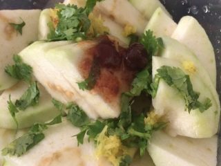 14、甘草水果～潮汕小吃之一,再加入青梅酱。