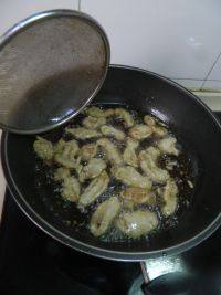 10、炸酥肉,再次放入肉条复炸一遍