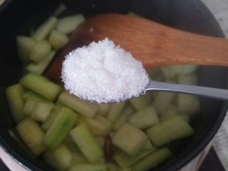 14、酸酸甜甜就是我――醋溜西葫芦,一勺糖。