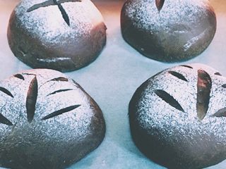 11、麻薯欧包,这是面团整好，先二次发酵，发大了准备来烤了才筛粉割的，两种差不多，看你自己更适合哪个！