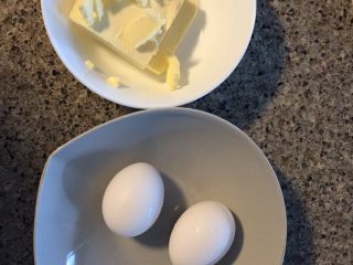 3、国王派（galette des rois）,准备120克黄油和鸡蛋