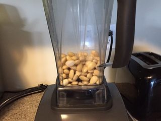 4、国王派（galette des rois）,把杏仁放人粉碎机打碎