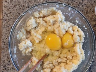 8、国王派（galette des rois）,再放两鸡蛋搅拌