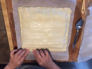 20、国王派（galette des rois）,按一个手指的宽度按