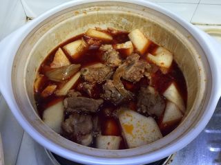 19、辣冬瓜排骨煲,烧开后再小火炖10分钟，排骨和冬瓜炖制时间长短可根据自己喜欢的口感来调节