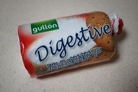 1、草莓抹茶芝士蛋糕,做饼底：取消化饼8—10块，圆模用8块，方模用10块