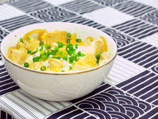 14、冻豆腐鸡蛋丼,撒上葱花，上桌，开吃！