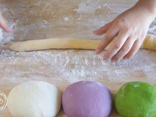 16、12m+彩色饺子（宝宝辅食）,搓长细条~