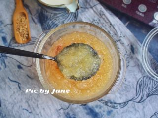 16、姜汁冰糖炖燕窝,剩下的燕窝冰箱保存，吃的时候取3勺燕窝加牛奶即可。