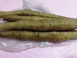 1、一点红~蜜汁山药,山药五根，