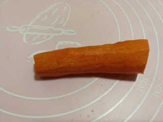 8、一点红~蜜汁山药,萝卜去皮洗净，